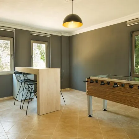 4 Bedroom 6670 Villa *
