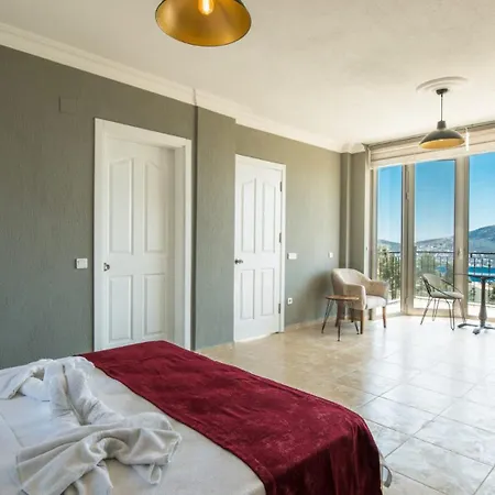 Villa 4 Bedroom *