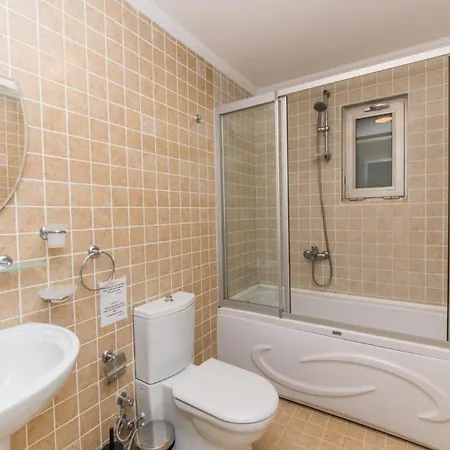 4 Bedroom *
