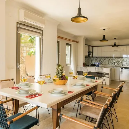 4 Bedroom Villa